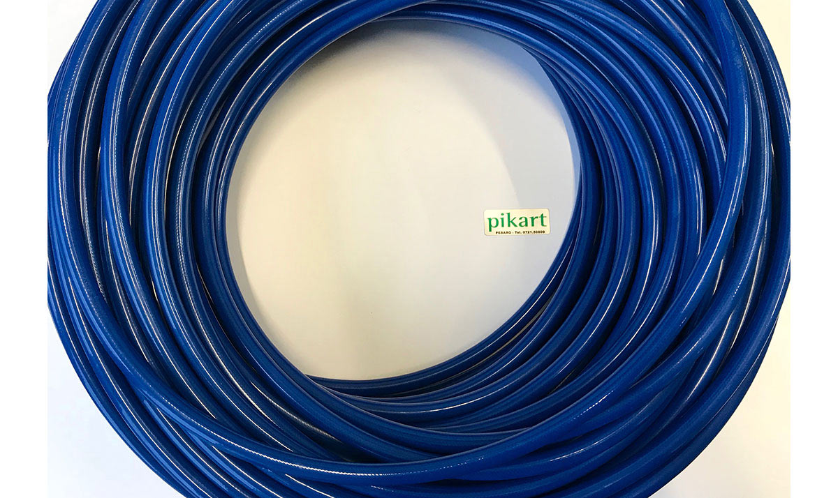 TUBO IN POLIURETANO BLU © photo PIKART